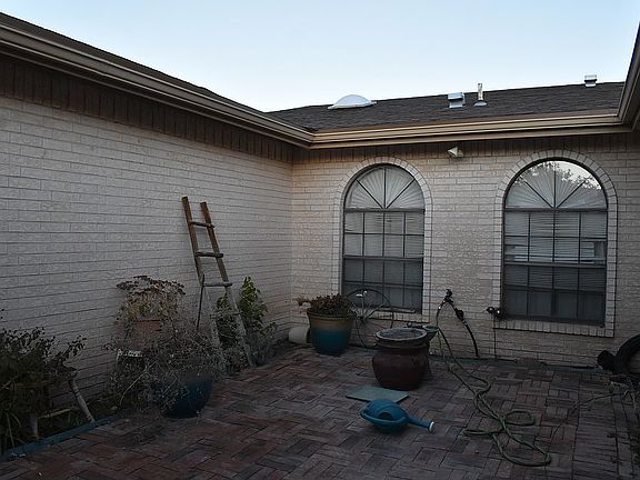 4th image of 1694 Daniels Ln