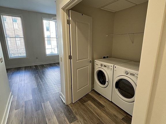 5th image of 109 E Maumee St #201