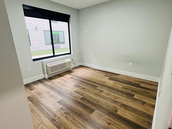 5th image of 256 Orange St #214