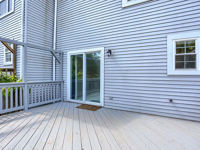 618 Milford Ct — Photo 22