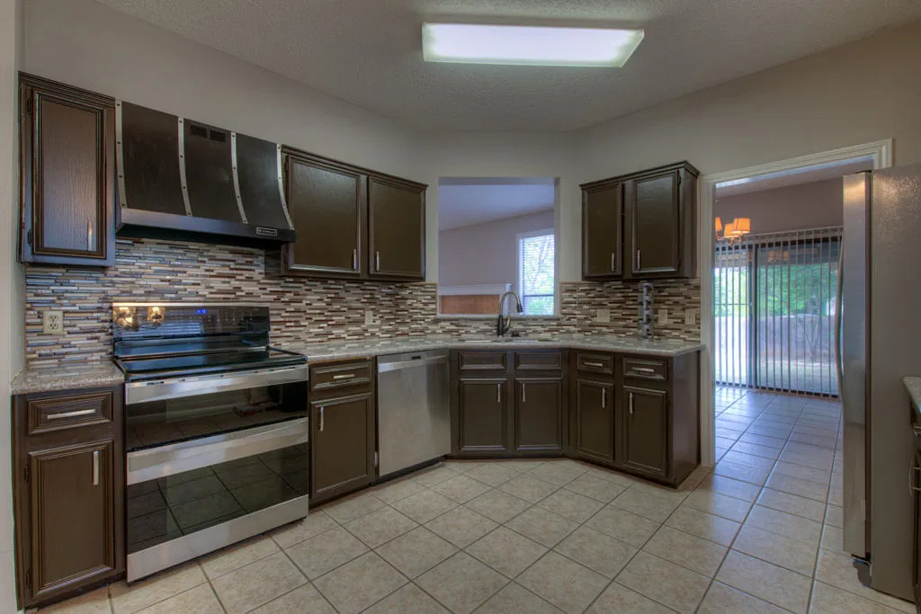 2 Weeks FREE! Sign an 18-month lease and receive 2 weeks FREE. Must move in by Halloween. — Photo 1