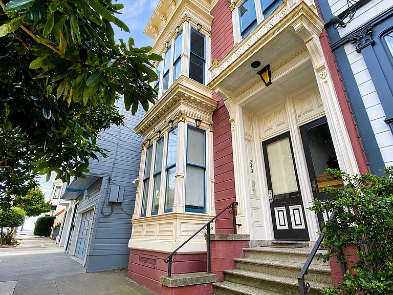 241 Waller St — Photo 22