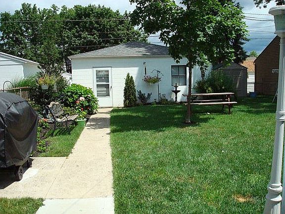 2 1/2 c heated garage