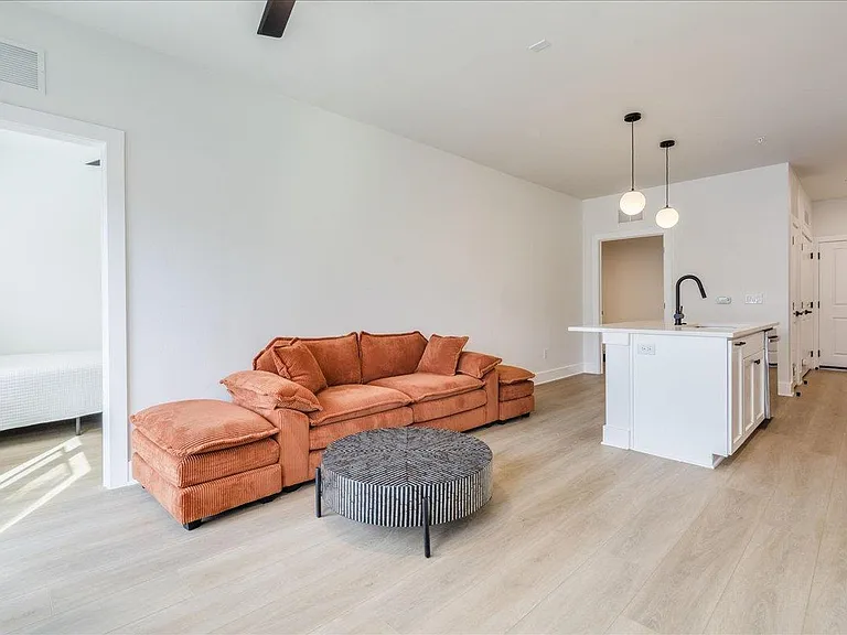 3000 Duval St #102 — Photo 9