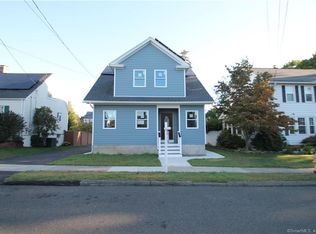 498 Woodlawn Ave, Stratford, CT 06614
