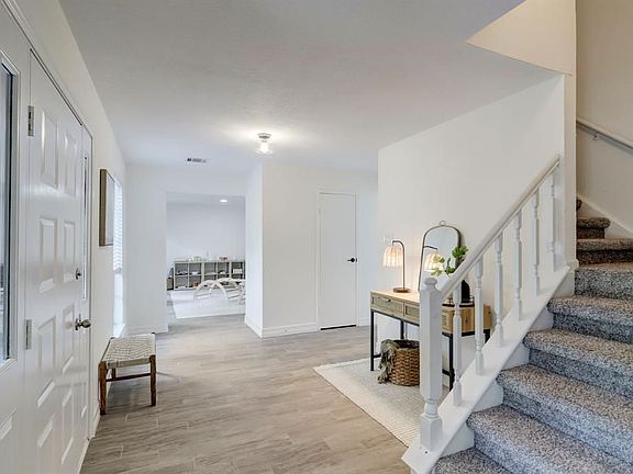 5th image of 4102 Oak Gardens Dr
