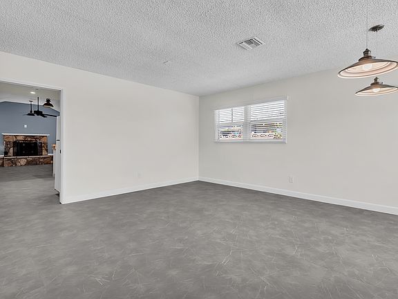 3rd image of 4824 Benito St
