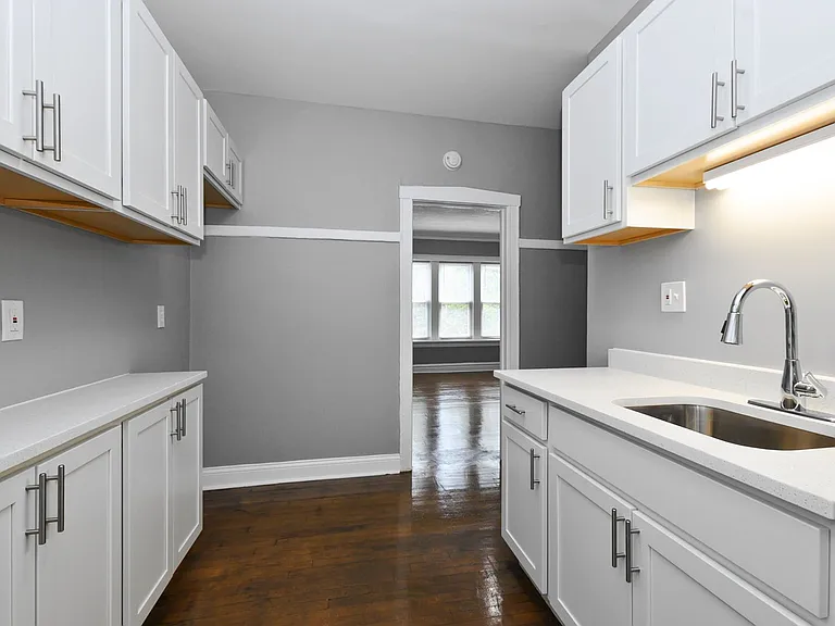 7557-59 S. Calumet Ave. / 348-58 E 76th St. — Photo 12