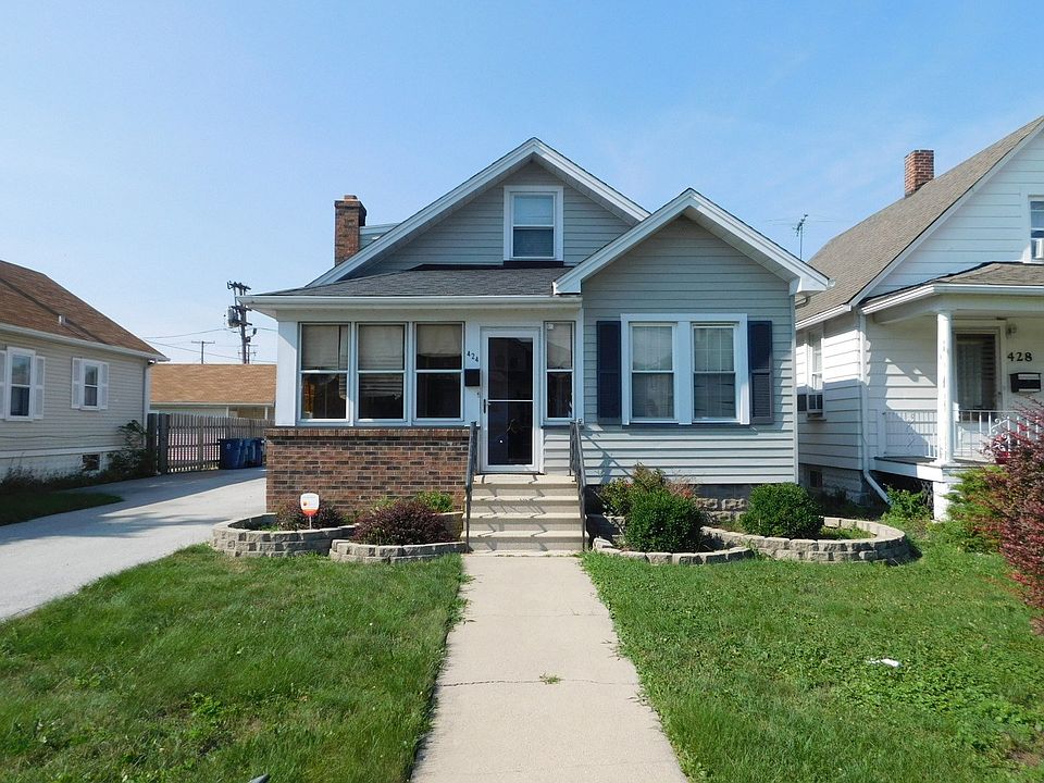 2nd image of 424 E 161st Pl