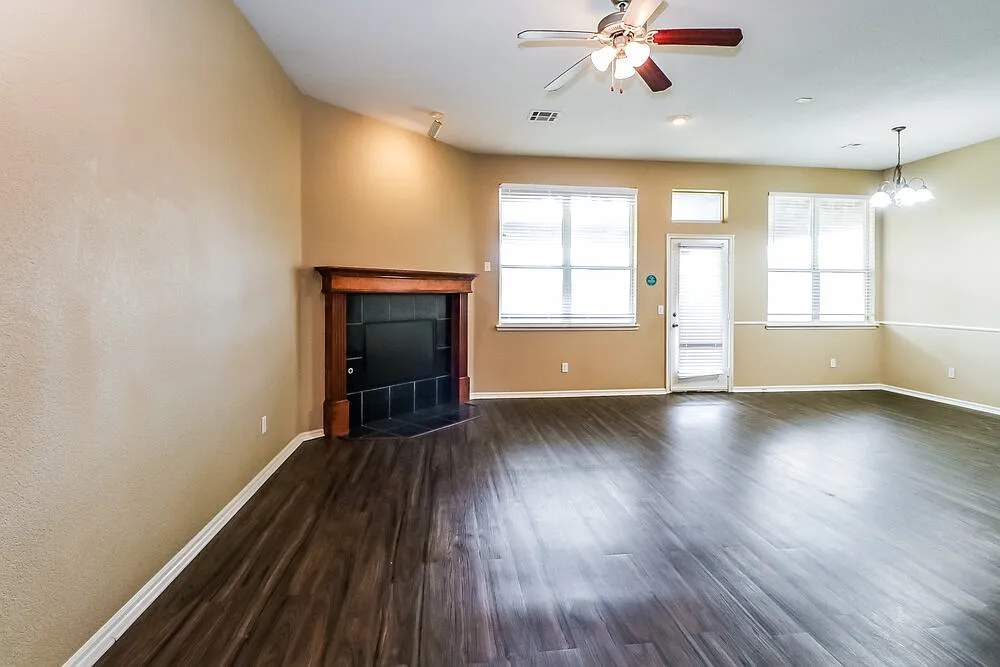 3 bed, 2.0 bath, 1662 sqft, $1,755 — Photo 4
