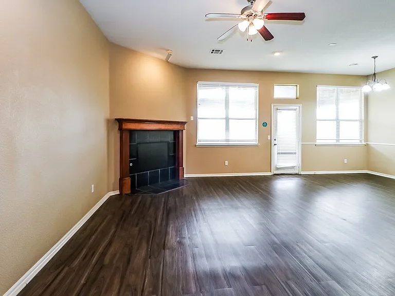 2200 SW 141st Pl — Photo 4