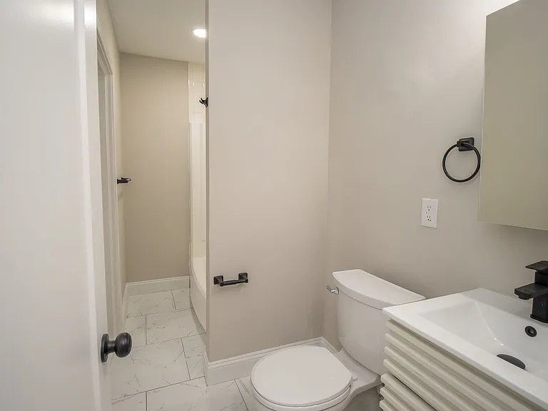 1840 Hampton Street — Photo 42