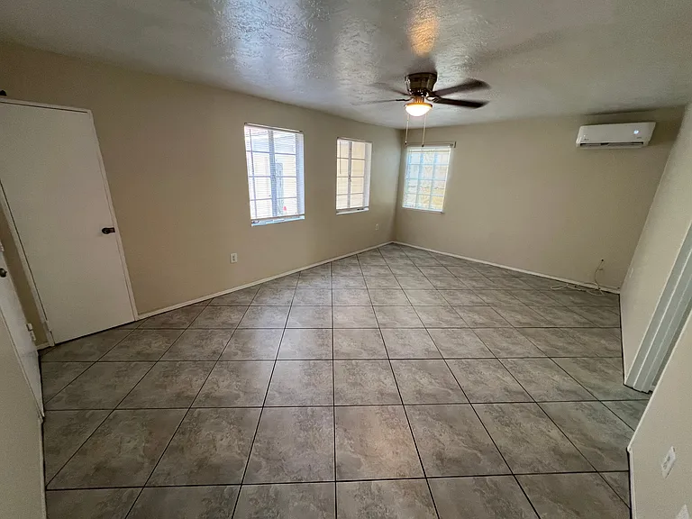701 Bay St NE #2 — Photo 3