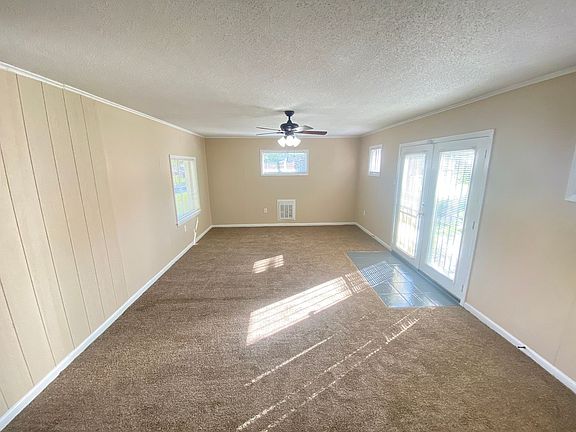 3rd image of 3403 Ladue St