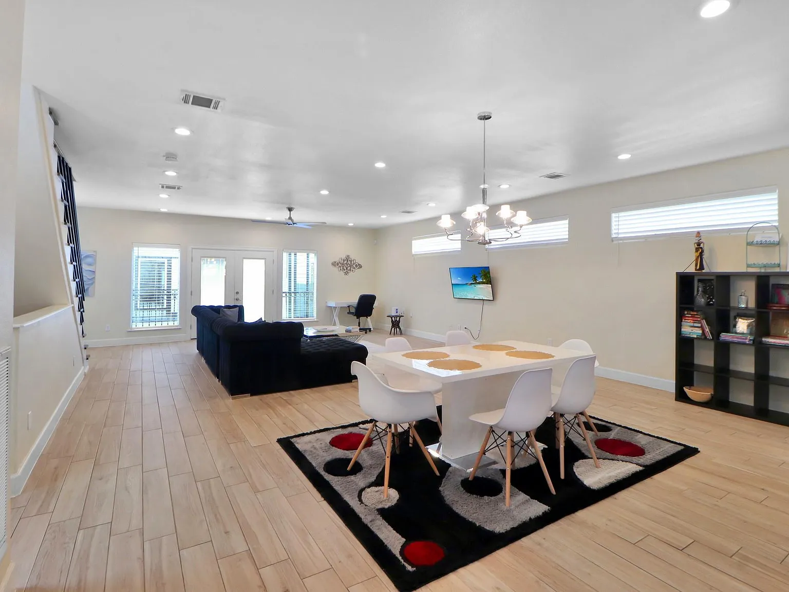 3 bed, 2.5 bath, 2542 sqft, $3,500 — Photo 4