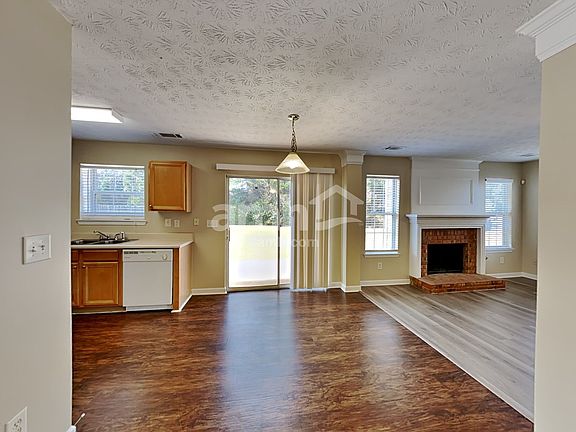 4th image of 2533 Plymouth Way