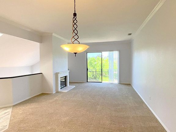 Living room & Balcony