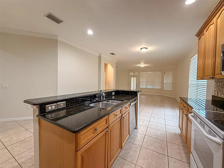 12947 Runswick Ave — Photo 13