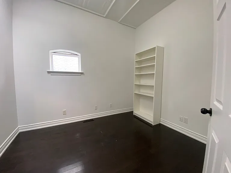 385 Jane St #UPPER FRONT — Photo 16