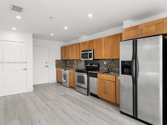 4th image of 945 Michigan Ave APT 6