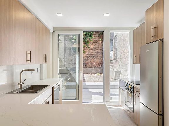 4th image of 410 W 49th St #1