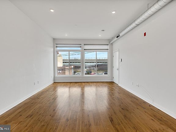4th image of 1764 N Hope St #2C