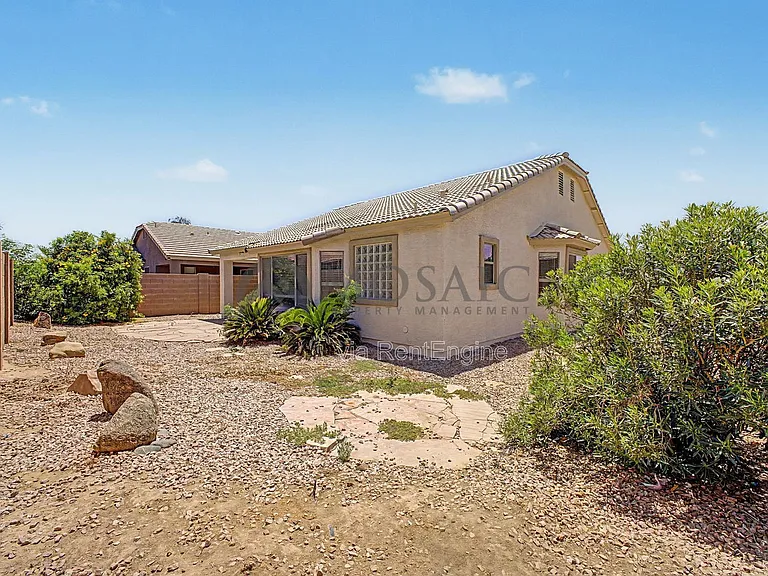 22360 E Via Del Rancho — Photo 34