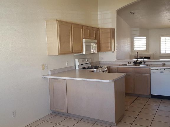 4th image of 630 Silver Springs Cir