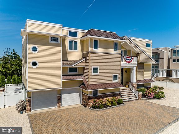 2nd image of 127-127D Long Bch #D