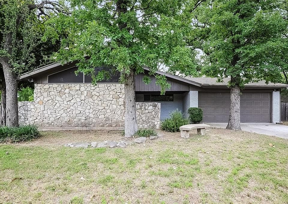1st image of 1621 Cresthaven Dr