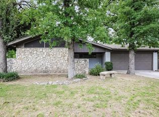 1621 Cresthaven Dr, Pantego, TX 76013