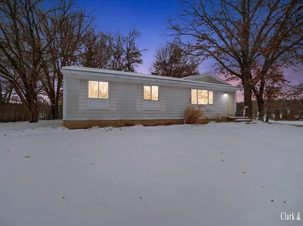 11189 Woodbushe Dr SE, Lowell, MI 49331