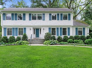 8 Seneca Rd, Scarsdale, NY 10583