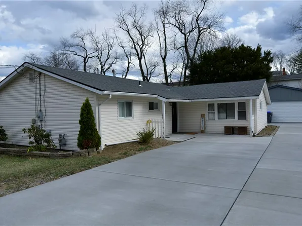 55 Dover Dr, Cranberry Township, PA 16066