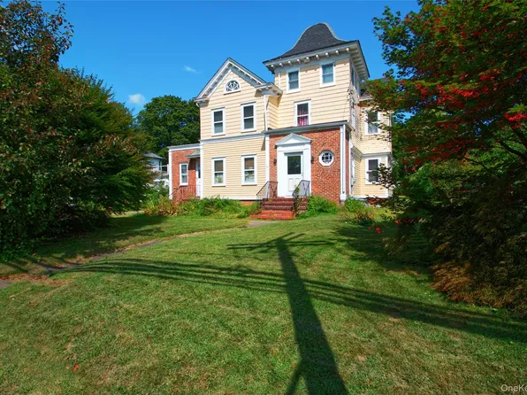 107 Warner Avenue, Roslyn Heights, NY 11577