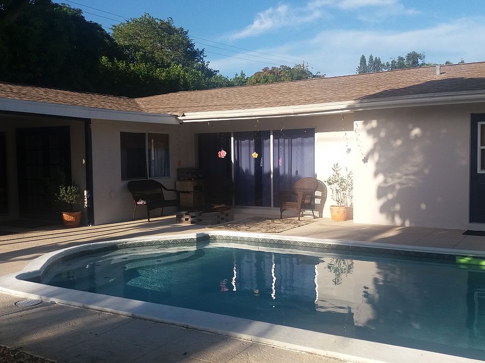 1st image of 8245 Waterway Dr