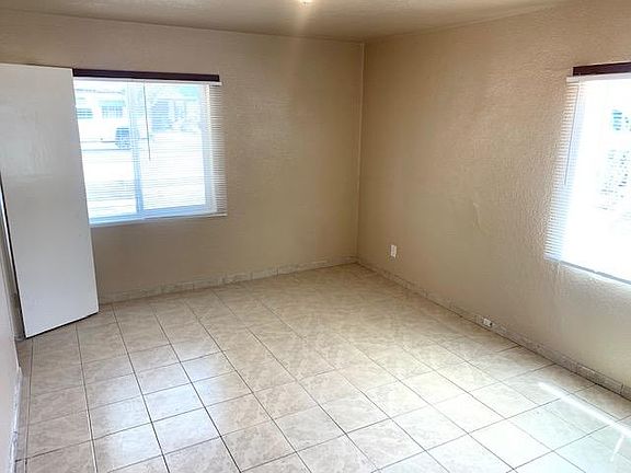 2nd image of 571 Bonita Cir