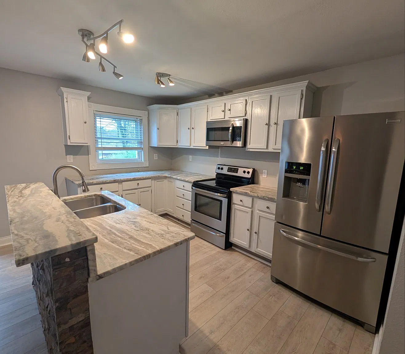 3 bed, 1190 sqft, $1,445 — Photo 4