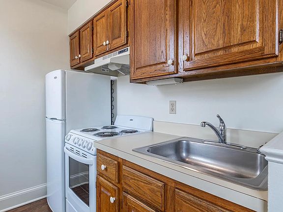4th image of 876 W Lancaster Ave APT 20