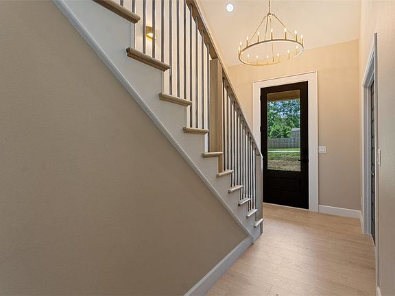 4th image of 262 Kinross Dr