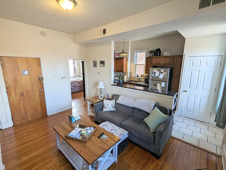 1914 Spring Garden St #3F — Photo 3