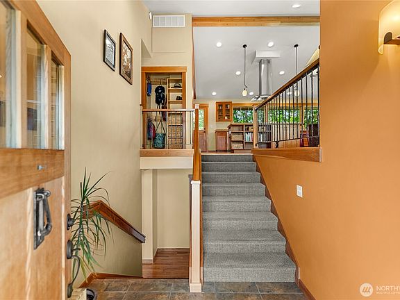 5th image of 419 Bigelow St