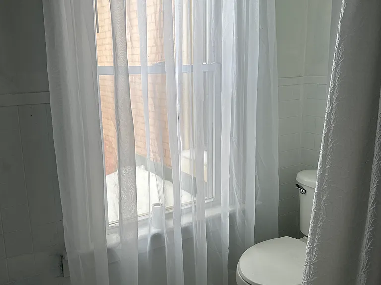 620 E Gansevoort St — Photo 14