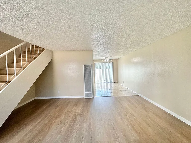 Huntington Clay Apartments — Photo 3