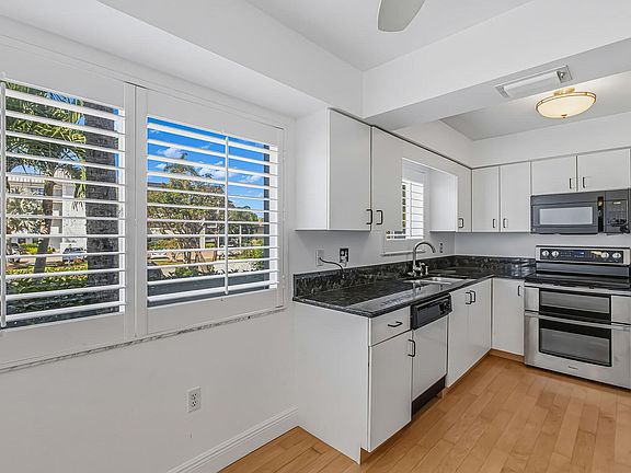 5th image of 919 Huron Ct Unit 101