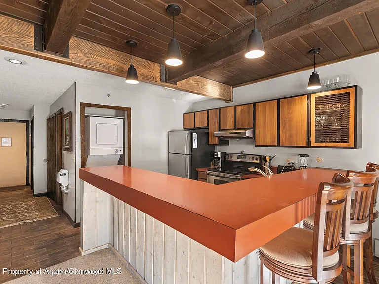 600 E Main St #207 — Photo 5