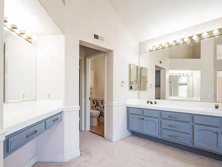 11718 Windcrest Ln — Photo 29