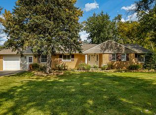 238 Bradwell Rd, Inverness, IL 60010