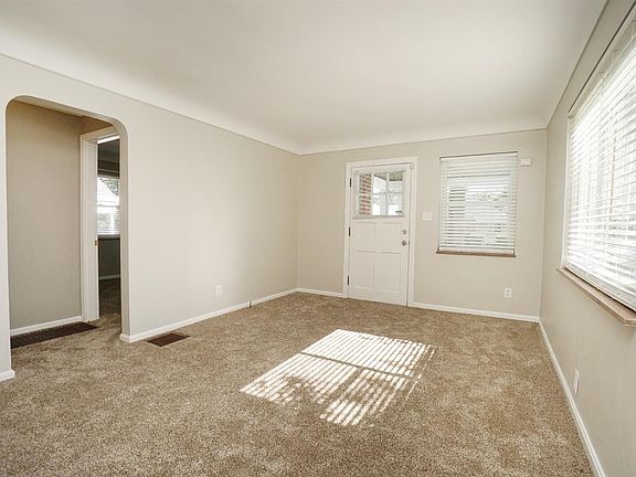 5th image of 1901 Acorn Dr