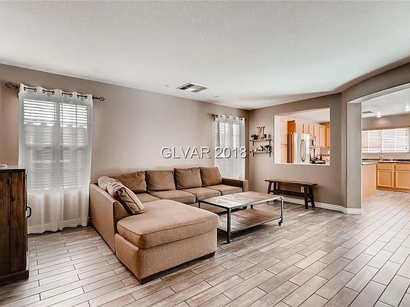 3rd image of 10974 Mountain Willow St